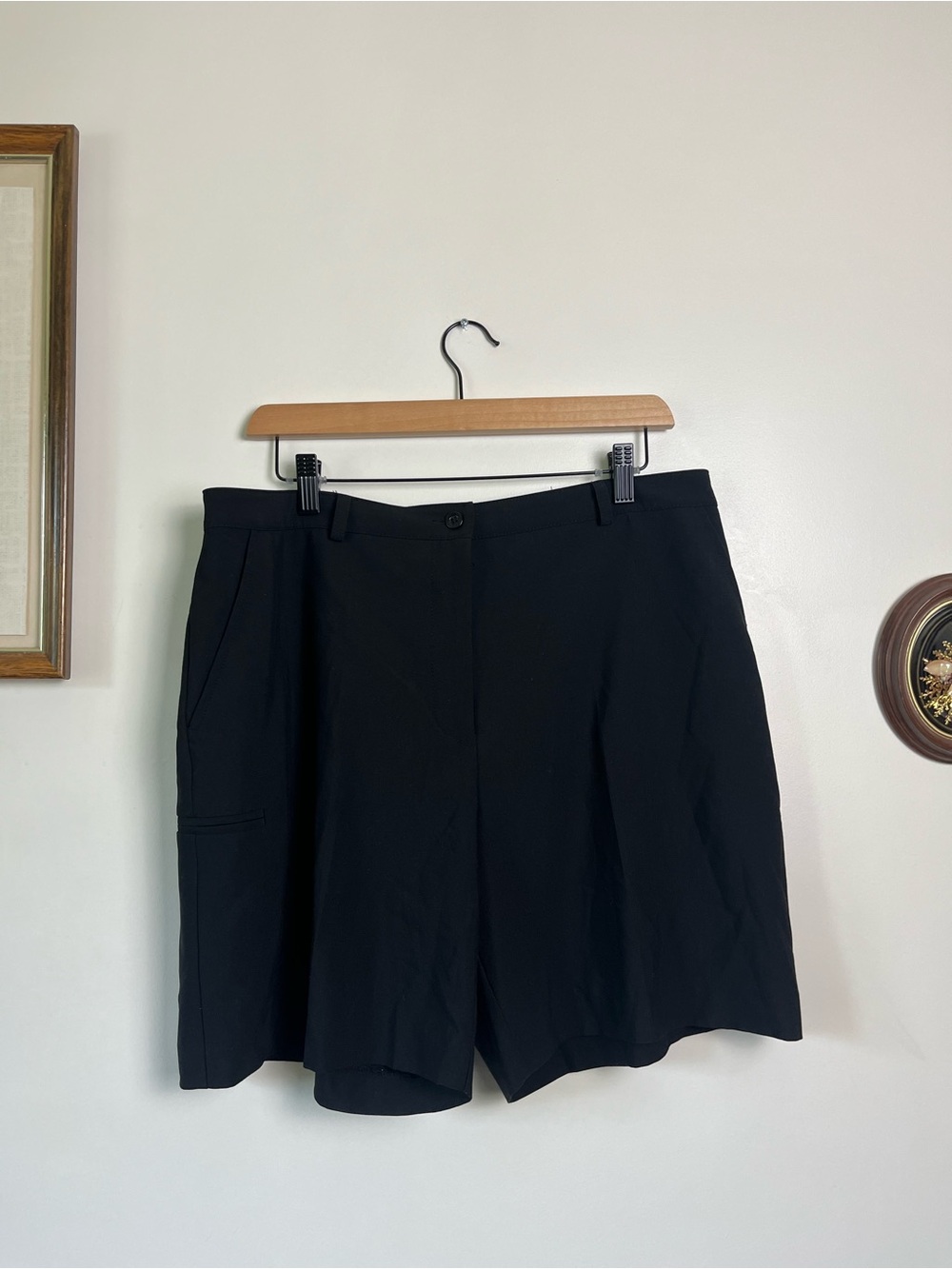Cracked Wheat Black Golf Shorts